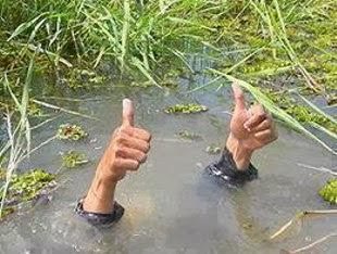 Mème « FLOODING THUMBS UP »
