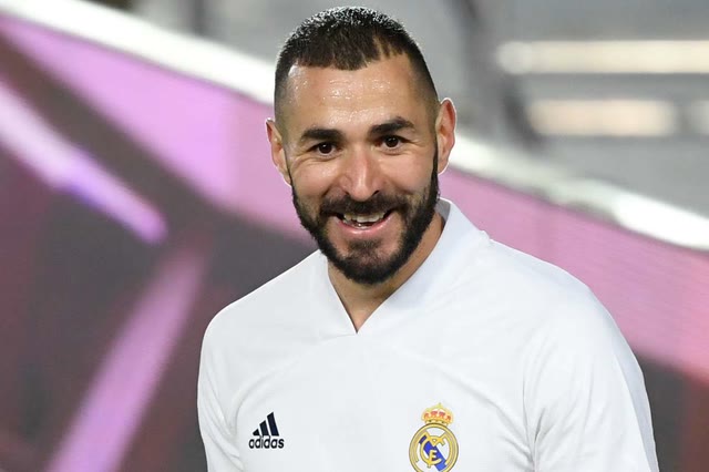Mème « Benzema surpris »