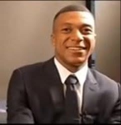 Mème « Le sourire de Mbappé qui s'efface »