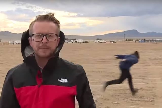 "Naruto Run" meme