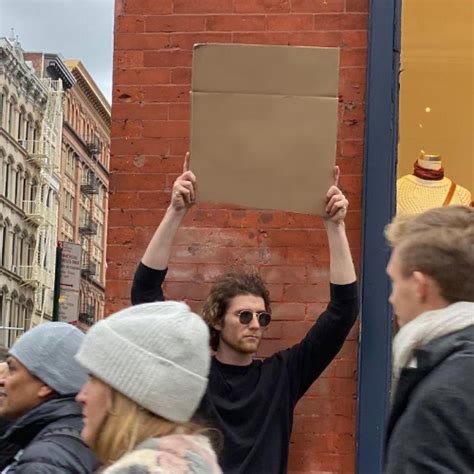 Mème « Man Holding Cardboard Sign »
