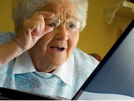 Mème « Old Lady at Computer »