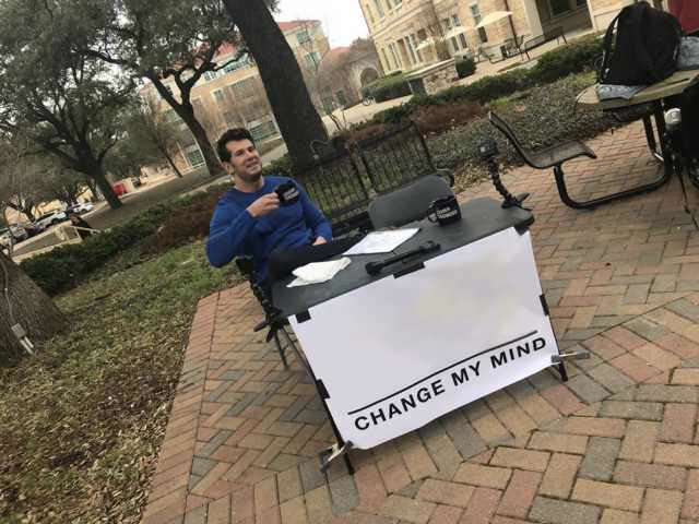 Mème « Prove Me Wrong »