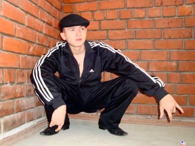 Mème « Slav Squat »