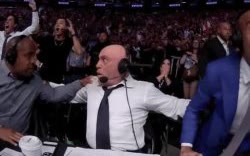 Mème « Surprised Announcer »