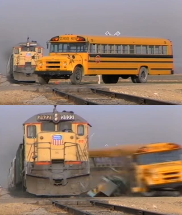 Mème « Train Hitting School Bus »