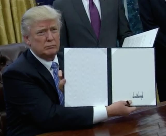 Mème « Trump Bill Signing »