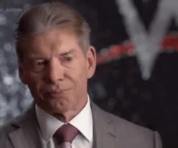 Mème « Vince McMahon Crying »